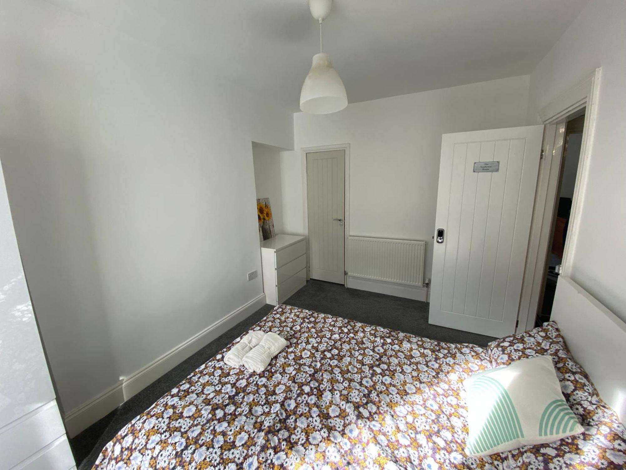 The Sunflower En-Suite Room พลีมัธ ภายนอก รูปภาพ