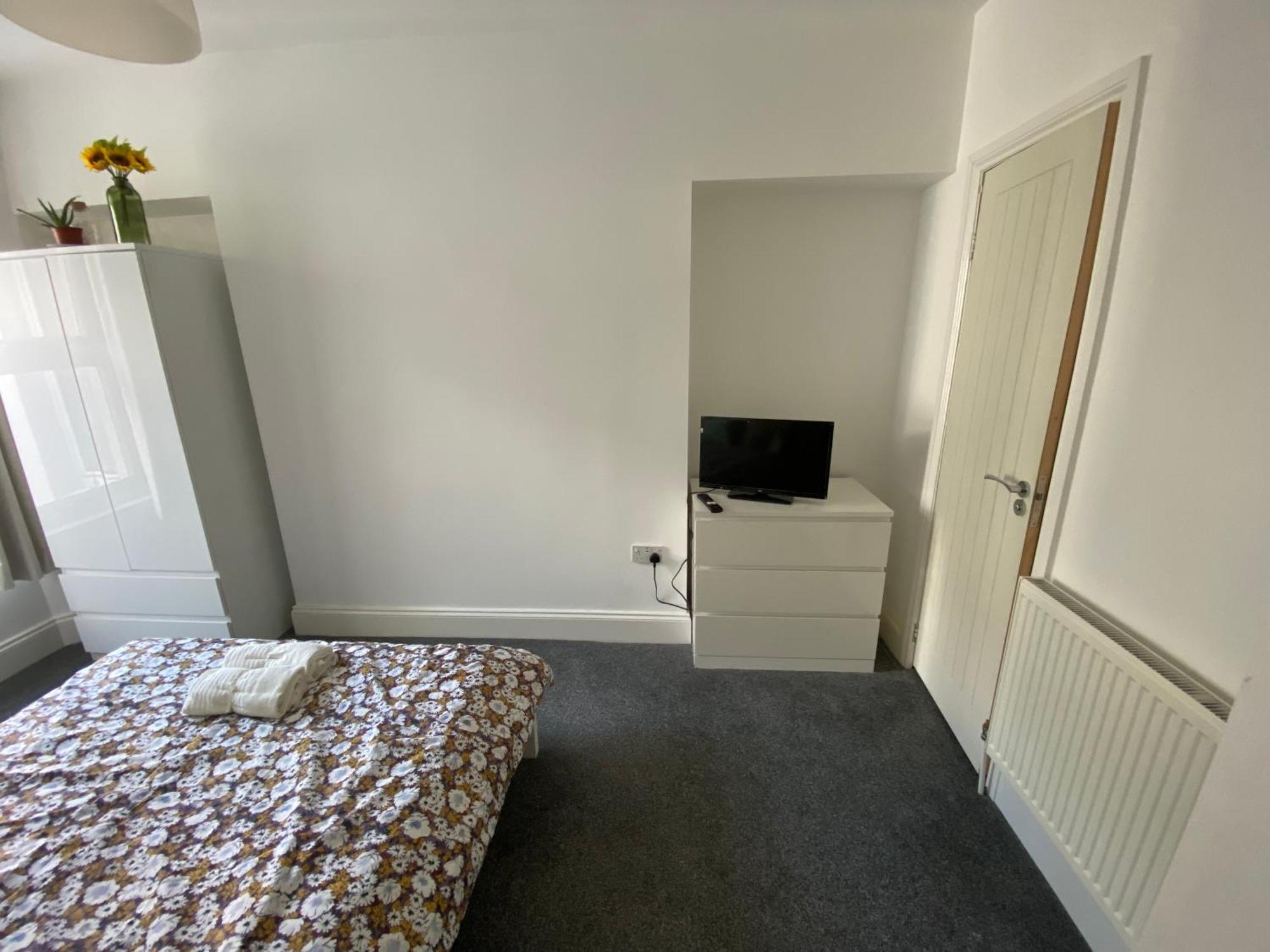 The Sunflower En-Suite Room พลีมัธ ภายนอก รูปภาพ